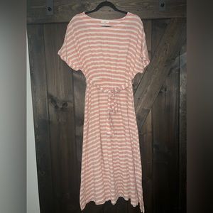 Easel Women’s dress size M